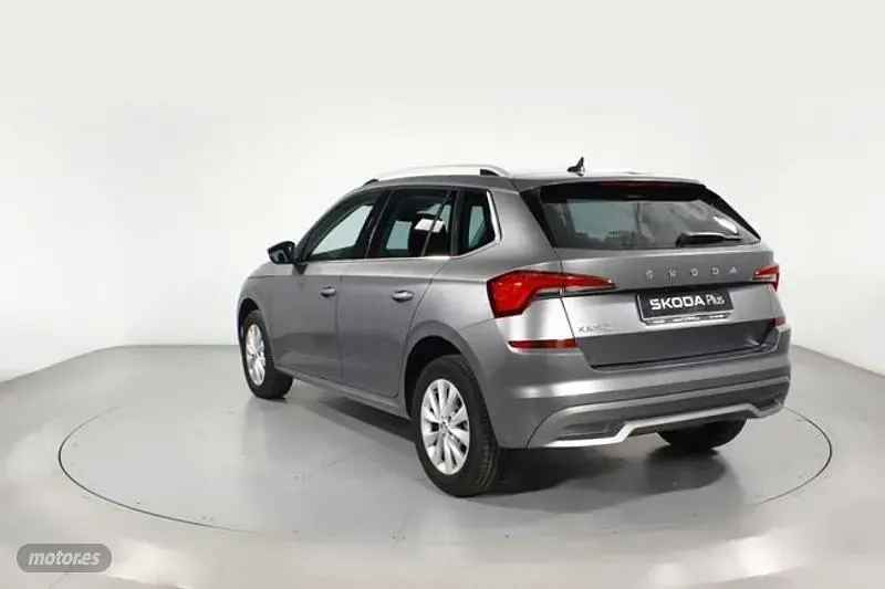 Usado Skoda Kamiq 110 CV (80 kW) 2022 Gris SUV