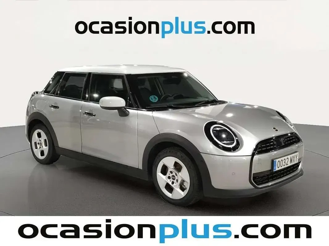 Usado Mini Cooper Essential 114 kW (156 CV) 2025 Plateado Utilitario
