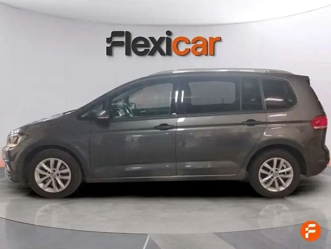 Usado VW Touran Advance 116 CV (85 kW) 2019 Gris Monovolumen