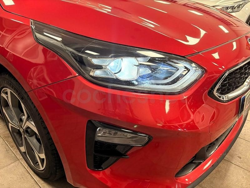 Używany Kia Ceed 160 KM (117 kW) 2022 Czerwony Hatchback