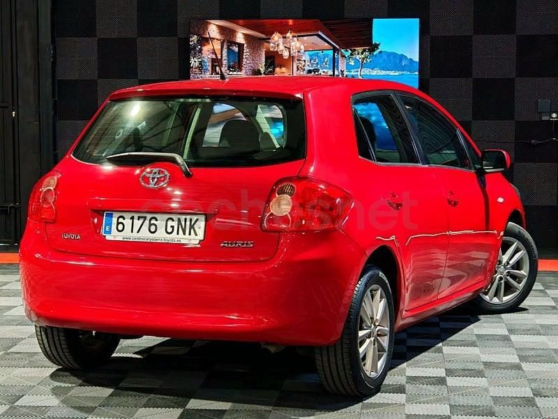 Usado Toyota Auris 101 CV (74 kW) 2009 Rojo Utilitario