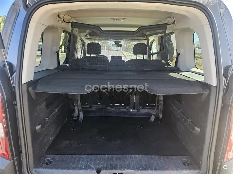 Usado Peugeot Rifter Active 100 CV (73 kW) 2018 Gris / plata Monovolumen