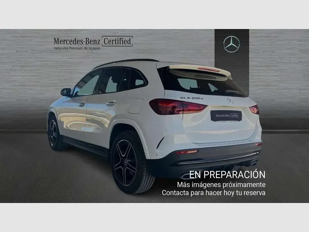 Usado Mercedes GLA200 150 CV (110 kW) 2025 Blanco SUV