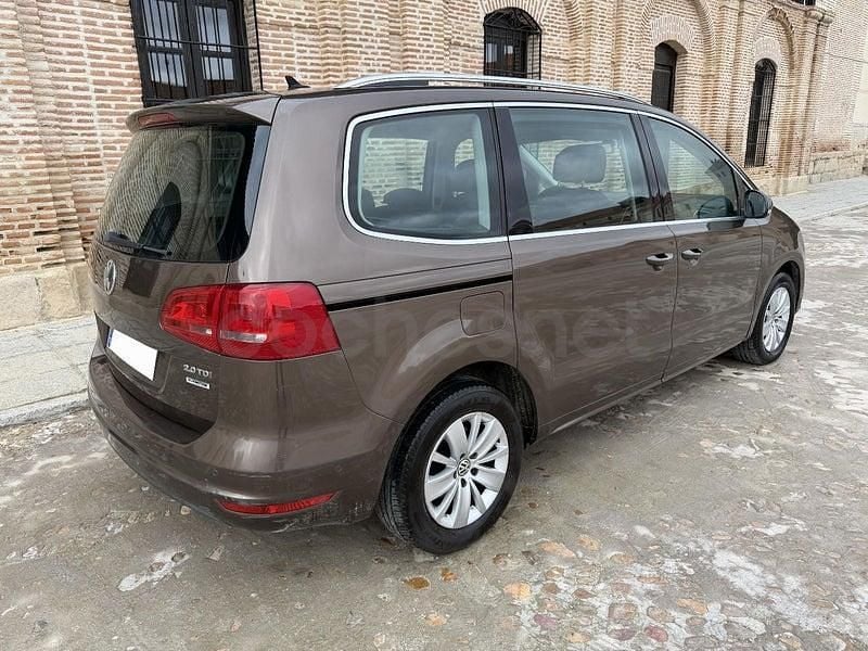 Usado VW Sharan Advance 140 CV (102 kW) 2013 Marrón Monovolumen