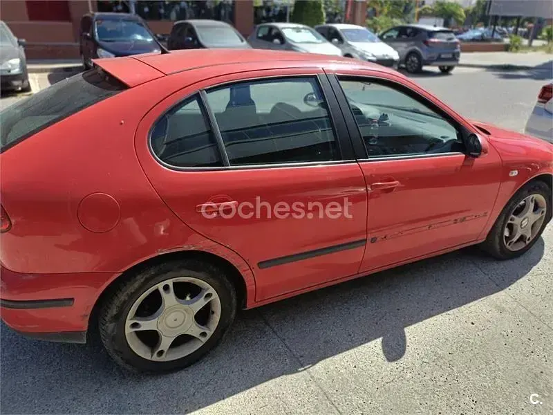 Usado Seat Leon Sport 110 CV (80 kW) 2004 Rojo Utilitario