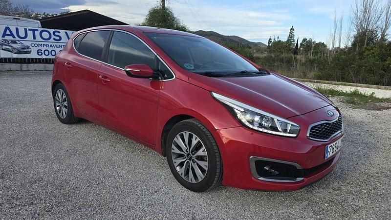 Używany Kia Ceed 100 KM (73 kW) 2017 Czerwony Hatchback