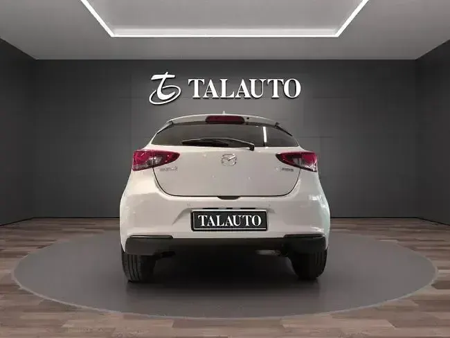 Usado Mazda 2 Edition 90 CV (66 kW) 2020 Gris Berlina