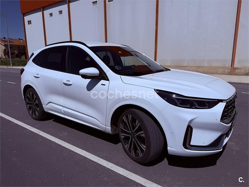 Usado Ford Kuga ST-Line X 180 HP (132 kW) 2025 Branco SUV