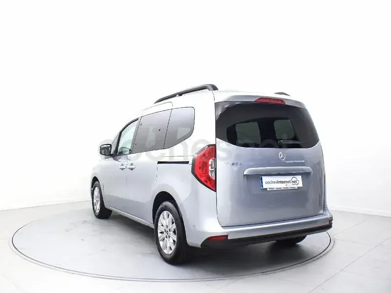 Usado Mercedes T180 116 CV (85 kW) 2024 Gris / plata Monovolumen