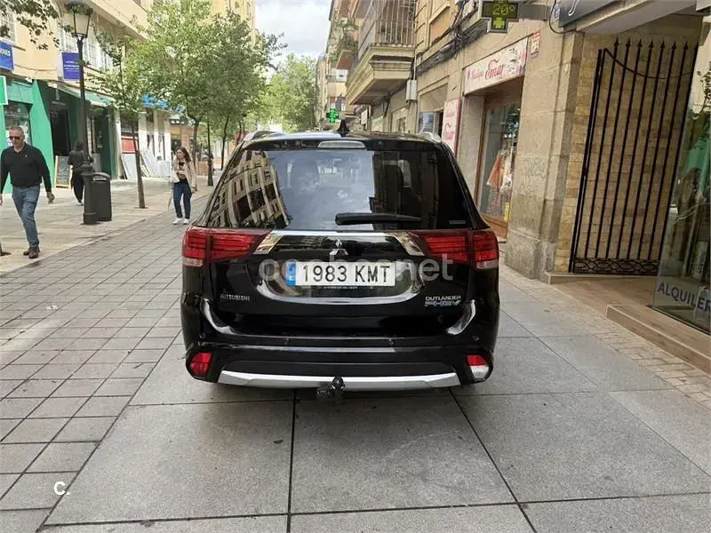 Usado Mitsubishi Outlander P-HEV 203 CV (149 kW) 2018 Negro SUV
