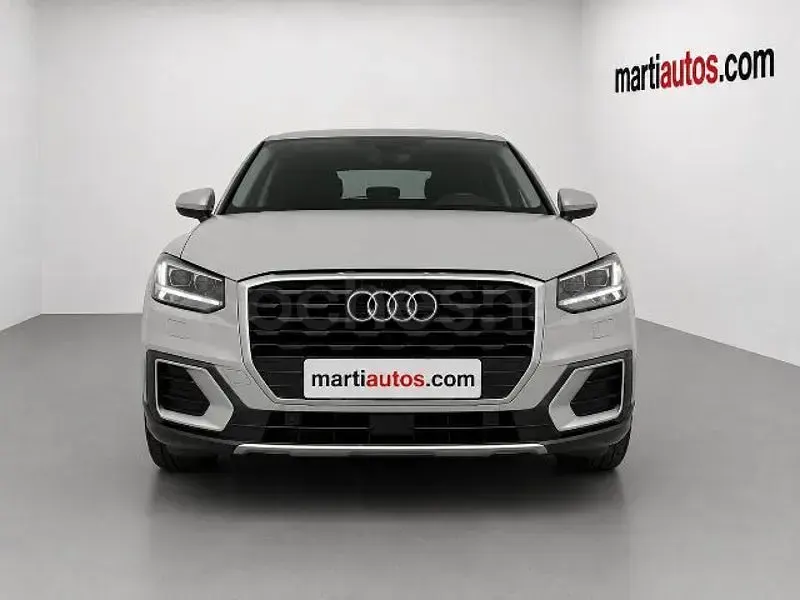 Usado Audi Q2 Design 116 CV (85 kW) 2019 Gris / plata SUV