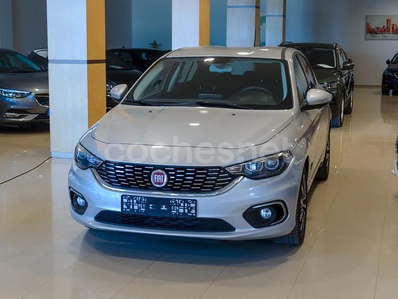 Usado Fiat Tipo Lounge 120 CV (88 kW) 2016 Gris / plata Berlina