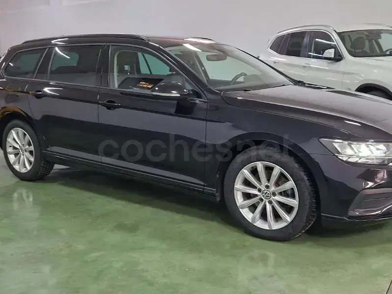 Usado VW Passat Executive 122 CV (89 kW) 2022 Negro Familiar