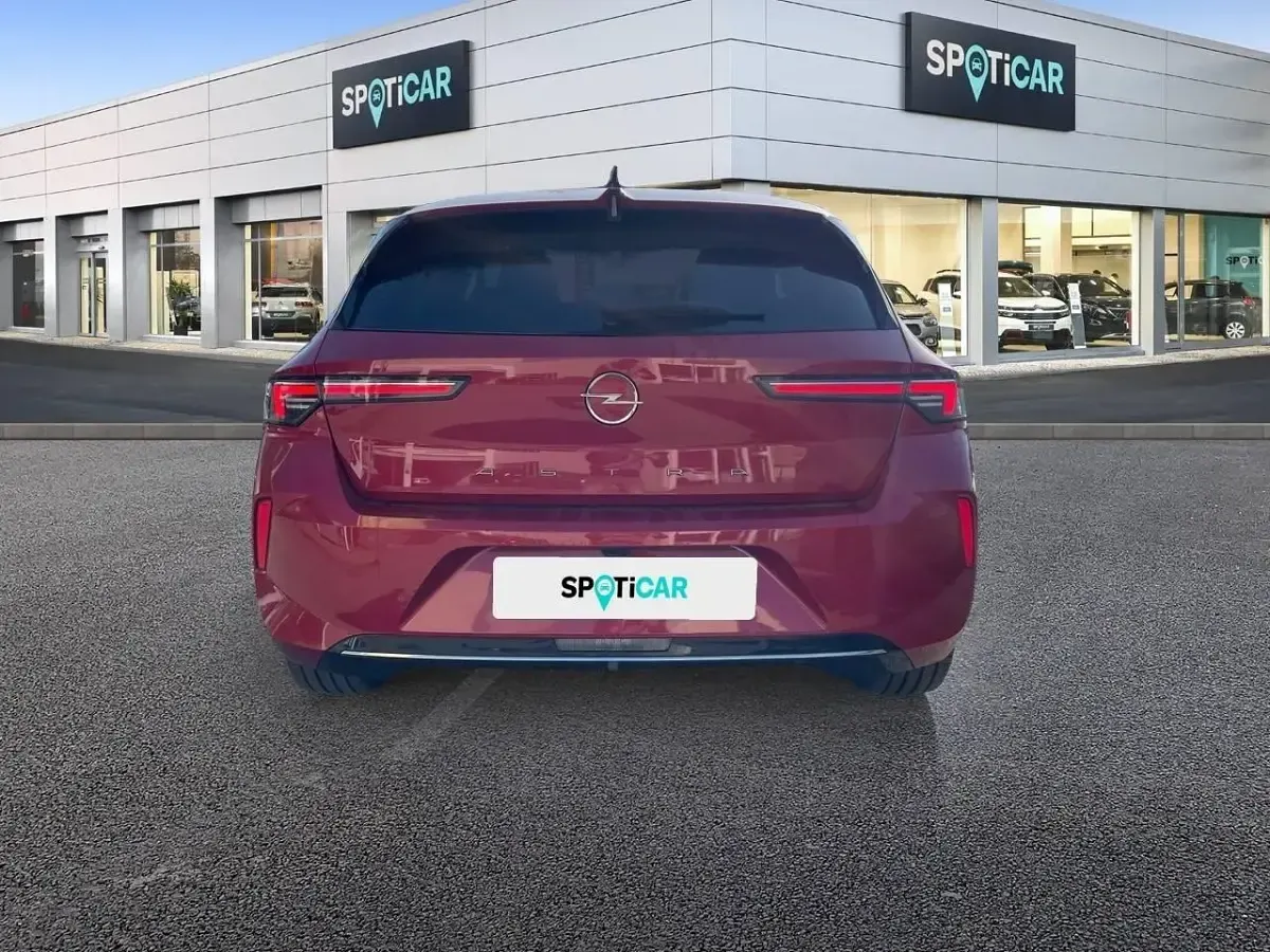 Usado Opel Astra Elegance 130 CV (95 kW) 2022 Rojo Utilitario