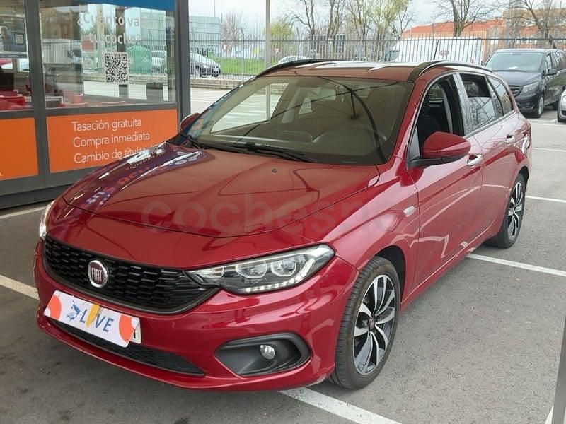 Usado Fiat Tipo Lounge 120 CV (88 kW) 2019 Granate Familiar