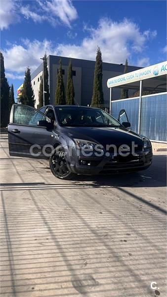 Usado Ford Focus Trend 115 CV (84 kW) 2006 Azul Berlina