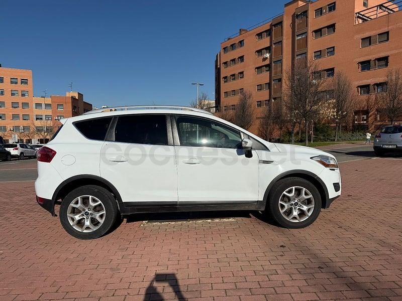 Usado Ford Kuga Titanium 140 HP (102 kW) 2011 Branco SUV