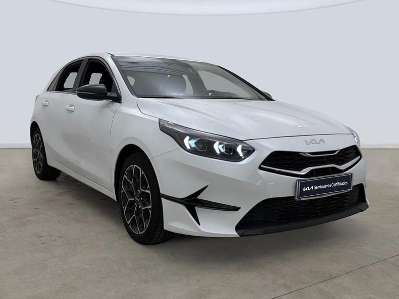 Usado Kia Ceed Edition 7 101 CV (74 kW) 2024 Blanco Utilitario