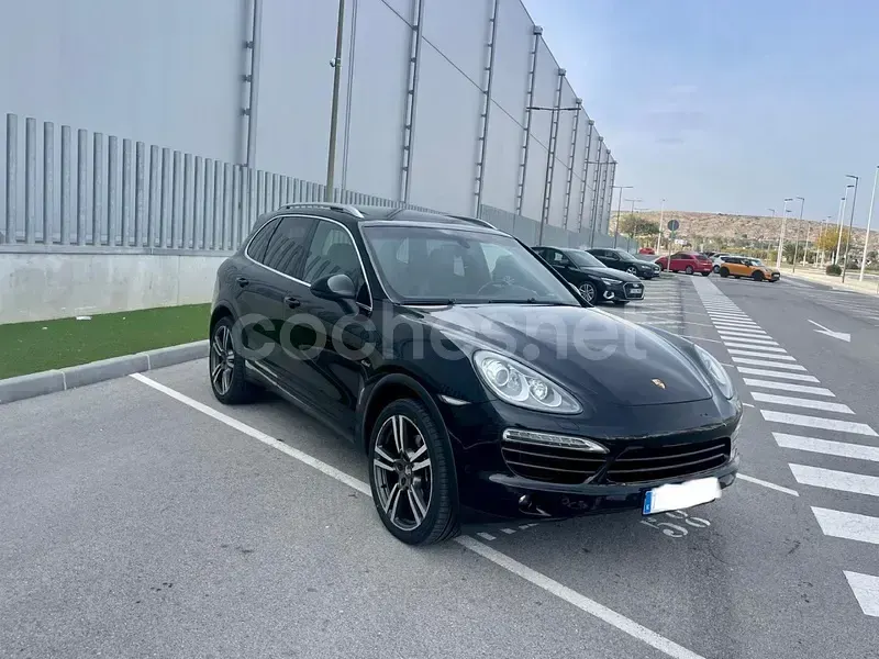 Käytetty Porsche Cayenne 245 HP (180 kW) 2012 Musta Katumaasturi