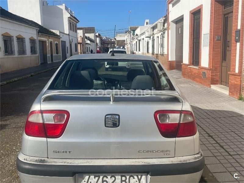 Usado Seat Cordoba Stella 90 CV (66 kW) 2000 Gris / plata Berlina