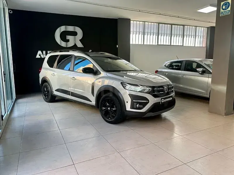 Usado Dacia Jogger Comfort 110 CV (80 kW) 2022 Gris / plata Monovolumen