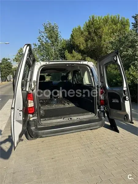 Usado Citroën Berlingo Feel 110 CV (80 kW) 2019 Gris / plata Monovolumen