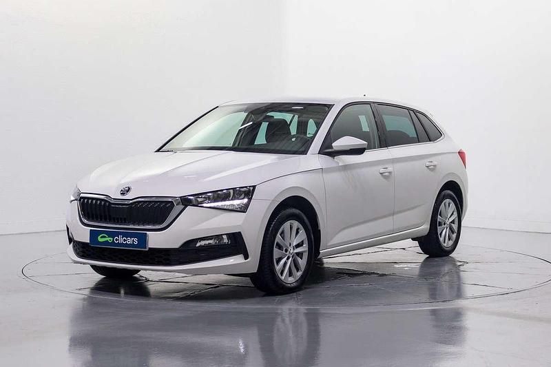 Usado Skoda Scala Selection 116 CV (85 kW) 2023 Blanco Utilitario