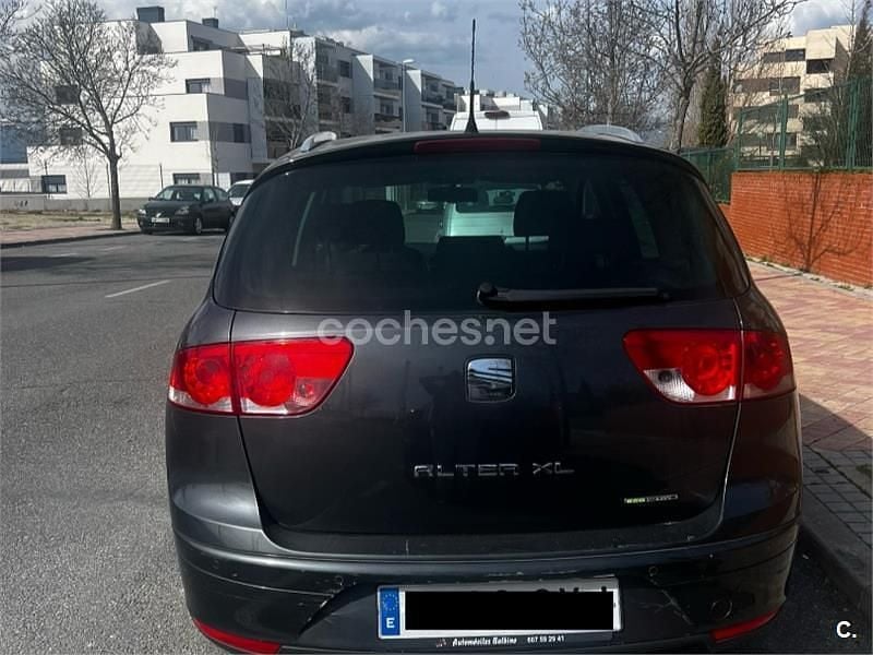 Usado Seat Altea XL Style 105 CV (77 kW) 2010 Gris / plata Monovolumen