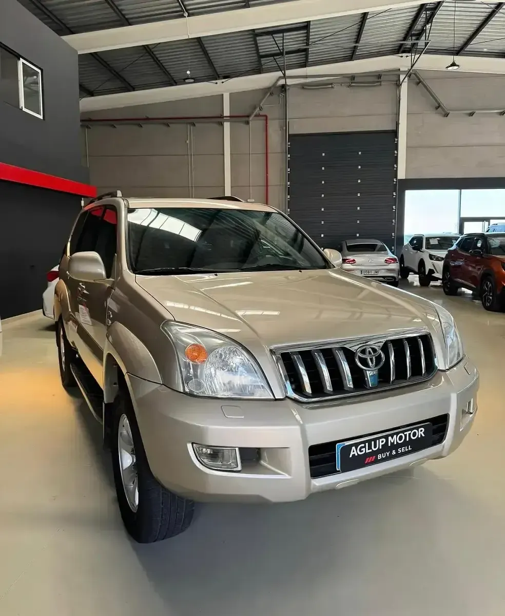 Usado Toyota Land Cruiser 166 CV (122 kW) 2006 Beige Utilitario