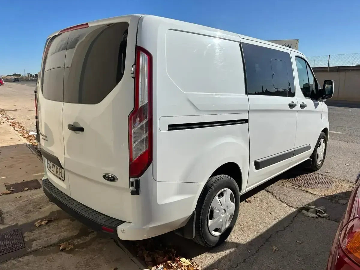Usado Ford Transit Custom Ambiente 130 CV (95 kW) 2019 Blanco Familiar