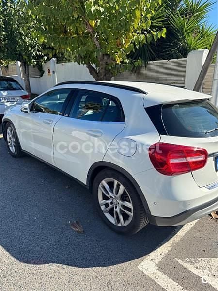 Usado Mercedes GLA180 122 CV (89 kW) 2016 Blanco SUV