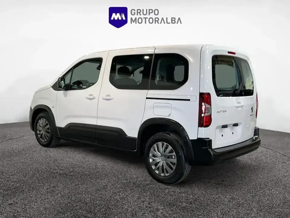 Usado Peugeot Rifter Active 100 CV (73 kW) 2022 Blanco Monovolumen