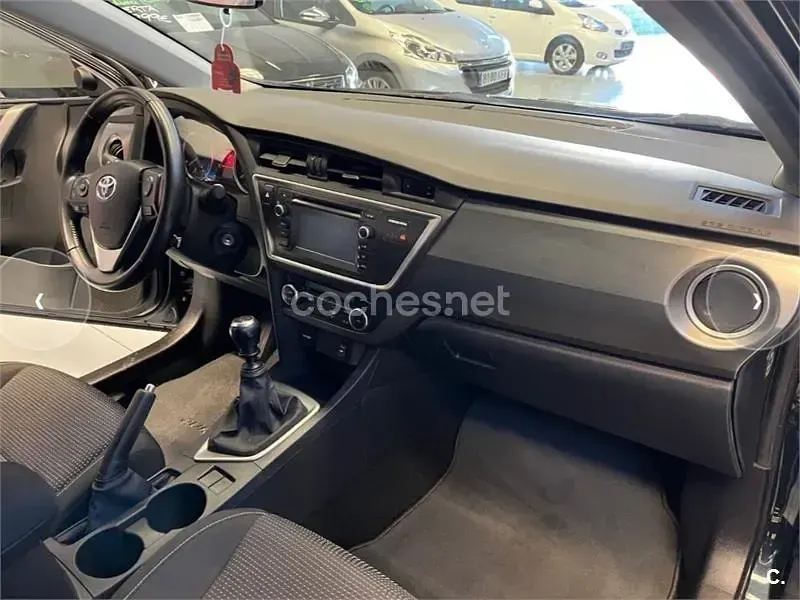 Usado Toyota Auris Active 90 CV (66 kW) 2014 Azul Berlina