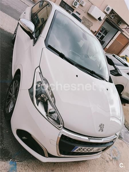 Usado Peugeot 208 Allure 110 CV (80 kW) 2016 Blanco Utilitario