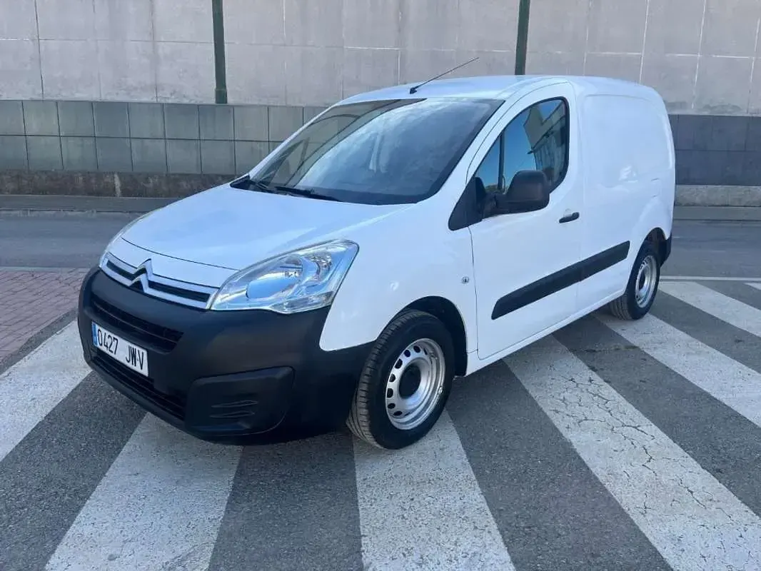 Usado Citroën Berlingo 75 CV (55 kW) 2017 Blanco Monovolumen