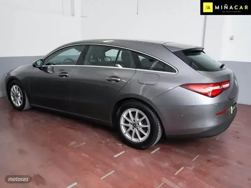 Usado Mercedes CLA180 116 CV (85 kW) 2022 Gris Coupe