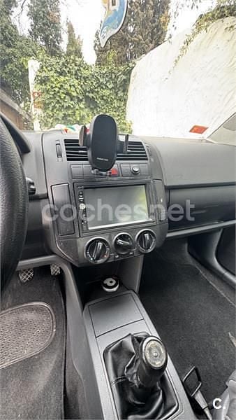 Usado VW Polo Match 75 CV (55 kW) 2002 Gris / plata Berlina