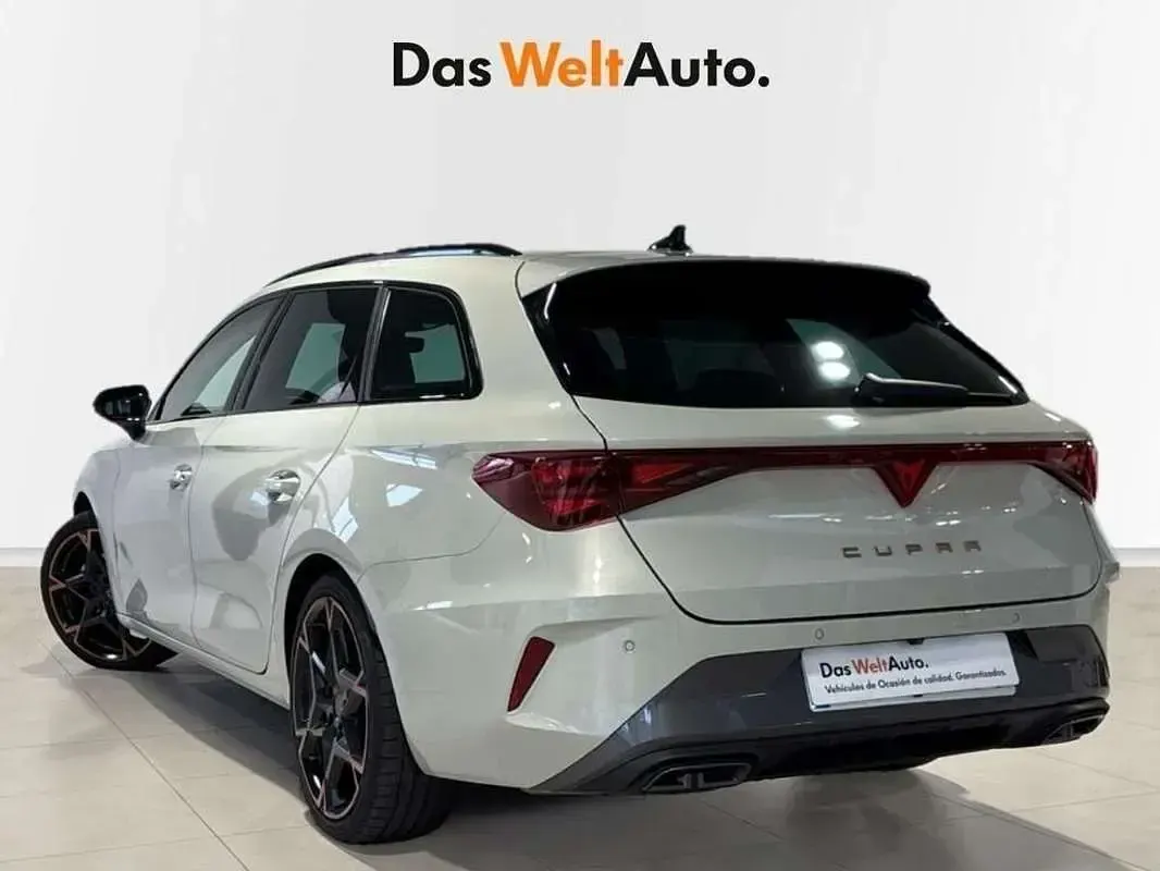 Usado Cupra Leon 150 CV (110 kW) 2025 Gris Utilitario