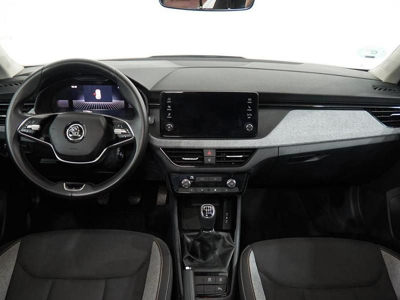 Usado Skoda Kamiq Selection 116 CV (85 kW) 2024 Gris plata SUV