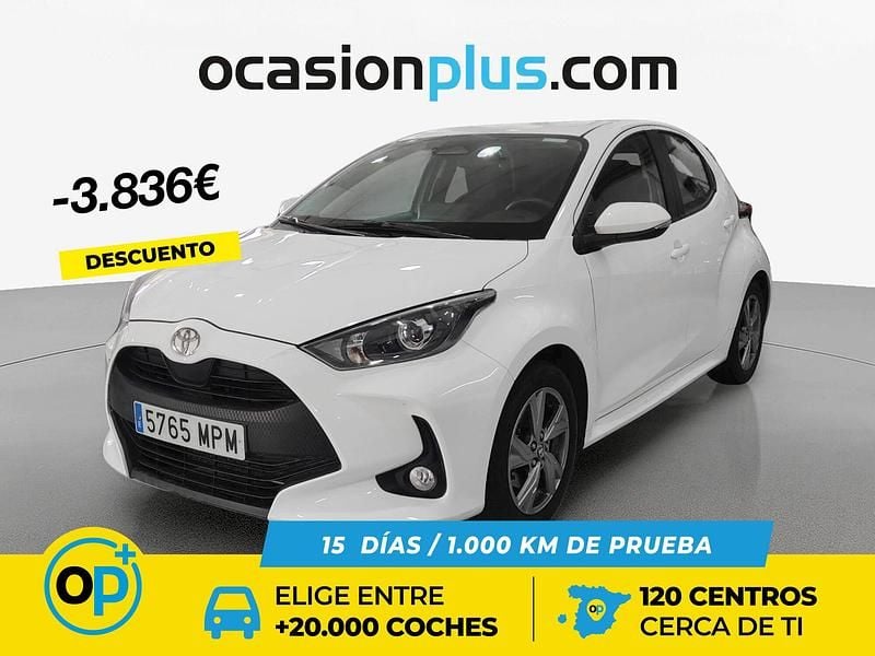 Usado Toyota Yaris Hybrid Active 116 CV (85 kW) 2024 Blanco Berlina