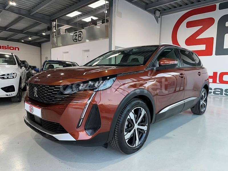 Usado Peugeot 5008 Allure 130 CV (95 kW) 2021 Marrón Monovolumen