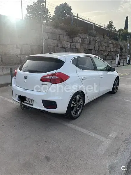 Usado Kia Ceed 120 CV (88 kW) 2018 Blanco Utilitario