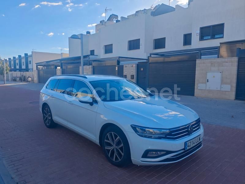 Usado VW Passat Executive 120 CV (88 kW) 2020 Blanco Familiar