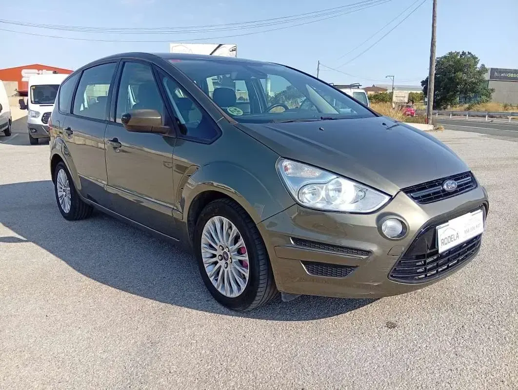 Usado Ford S-MAX Trend 140 CV (102 kW) 2011 Marrón Monovolumen