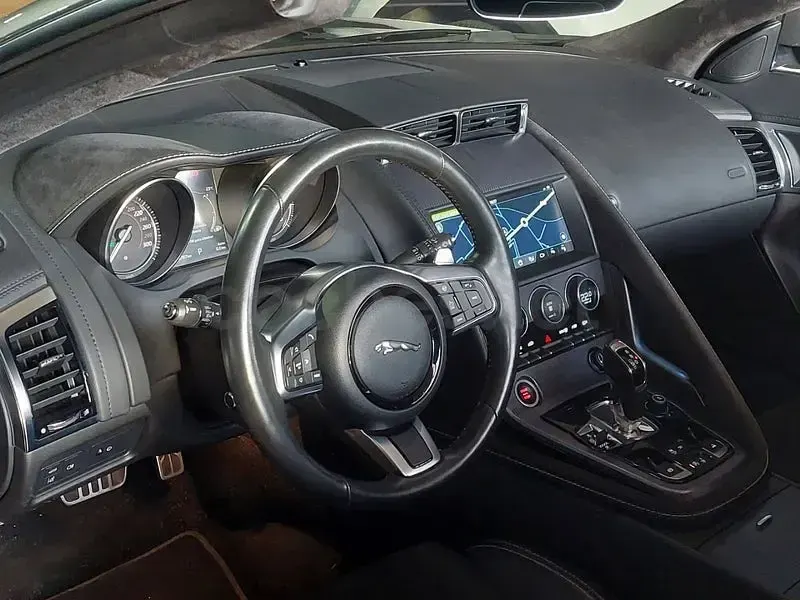 Usado Jaguar F-Type R-Dynamic 300 CV (220 kW) 2018 Gris / plata Descapotable