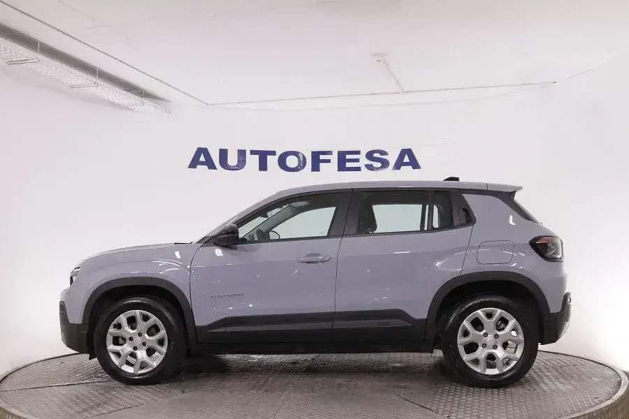 Usado Jeep Avenger 100 CV (73 kW) 2025 Gris titanio SUV