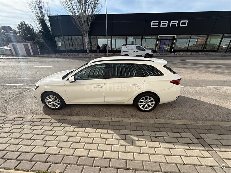 Usado Seat Leon Style 150 CV (110 kW) 2022 Blanco Familiar