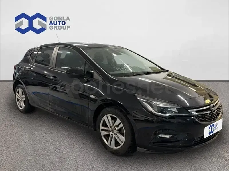 Usado Opel Astra Selective 110 CV (80 kW) 2019 Negro Berlina