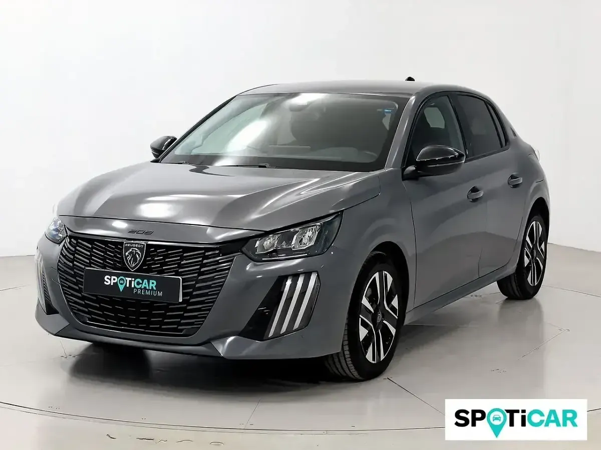 Usado Peugeot 208 Allure 101 CV (74 kW) 2025 Gris Utilitario
