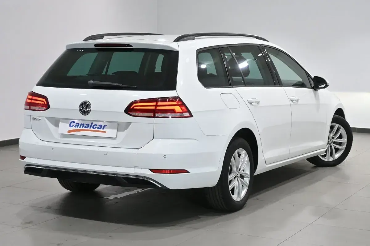 Usado VW Golf VII Advance 115 CV (84 kW) 2018 Blanco Familiar